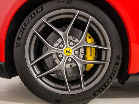 Used 2017 Ferrari F12 Berlinetta image 13