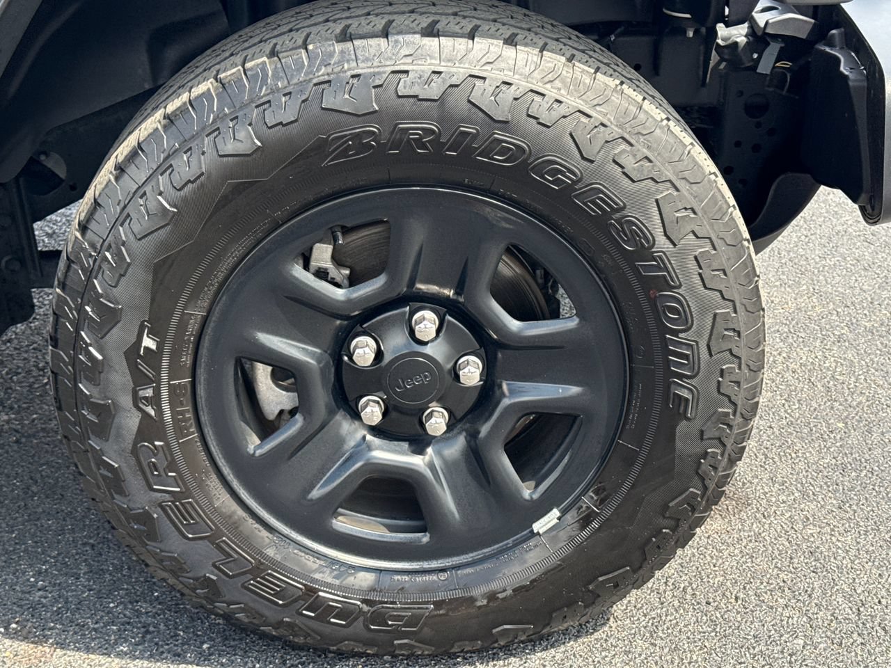 Certified 2025 Jeep Gladiator Sport AWD/4WD image 9