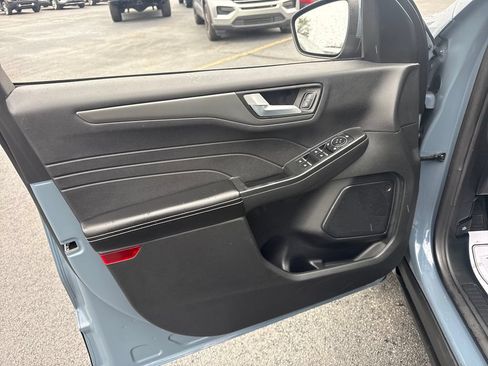 Used 2025 Ford Escape SE FWD image 24