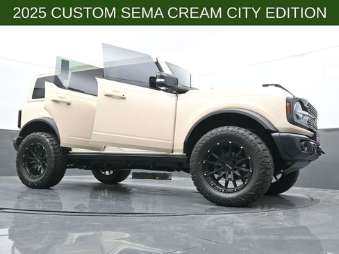 New 2025 Ford Bronco Badlands image 61