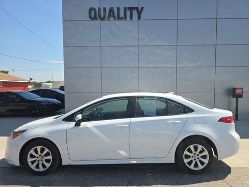 Used 2025 Toyota Corolla LE FWD image 1