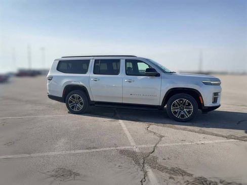 New 2026 Jeep Grand Wagoneer L 2WD image 15