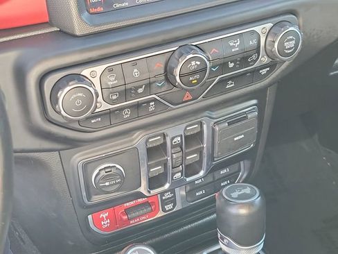 Used 2023 Jeep Wrangler Unlimited Rubicon w/ Cold Weather Group AWD/4WD image 27