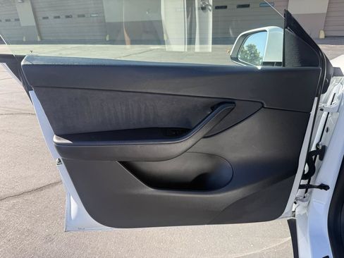 Used 2021 Tesla Model Y Long Range AWD/4WD image 13
