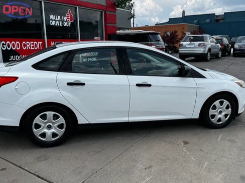 Used 2014 Ford Focus S FWD image 4