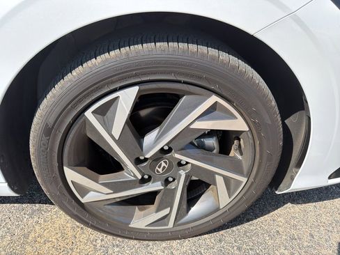 Used 2025 Hyundai Elantra SEL FWD image 11
