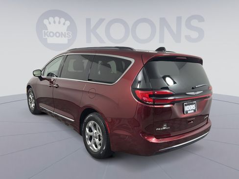 Used 2023 Chrysler Pacifica Limited image 4