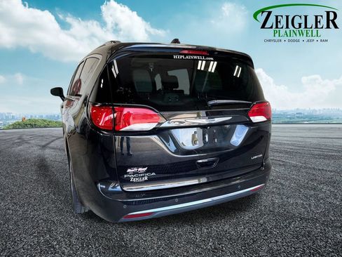 Used 2019 Chrysler Pacifica Limited FWD image 4