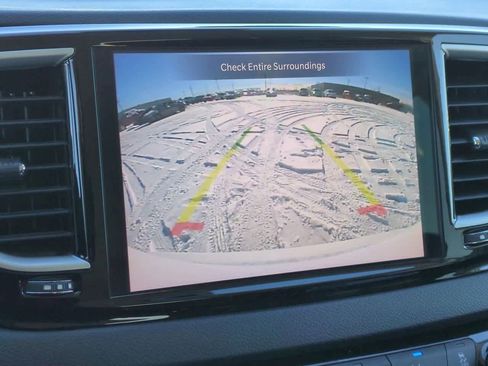 Used 2024 Chrysler Pacifica Touring-L image 21