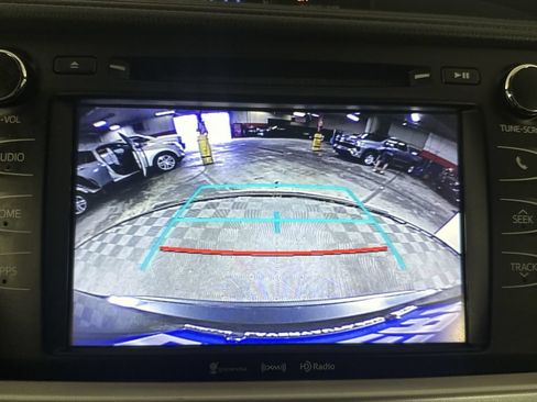 Used 2019 Toyota Highlander Plus AWD/4WD image 17