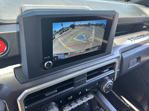 Used 2025 Toyota Tacoma TRD Sport AWD/4WD image 29