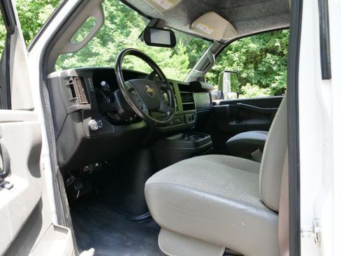 Used 2021 Chevrolet Express 4500 Extended w/ Power Convenience Package RWD image 18