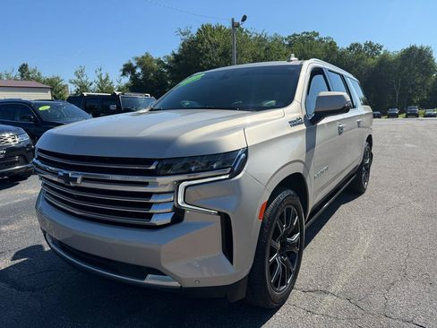 Used 2021 Chevrolet Suburban High Country AWD/4WD image 2