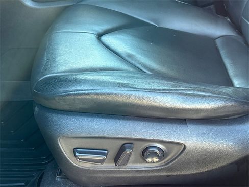 Used 2020 Toyota Highlander XLE image 14