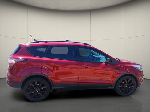 Used 2018 Ford Escape SE w/ SE Sport Appearance Package FWD image 8