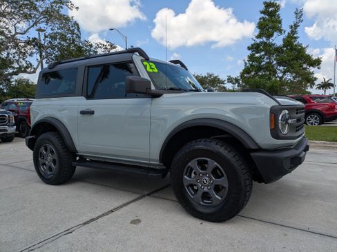 Certified 2023 Ford Bronco 2-Door AWD/4WD image 2