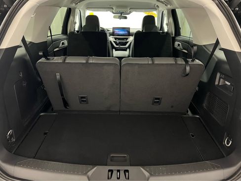 Used 2025 Ford Explorer Active w/ Active Comfort Package image 16