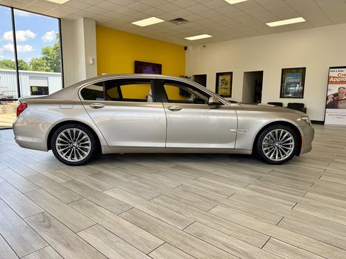 Used 2011 BMW 750Li RWD image 5