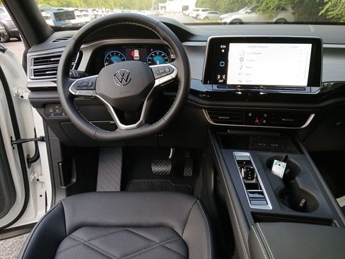 New 2026 Volkswagen Atlas Cross Sport SE AWD/4WD image 13