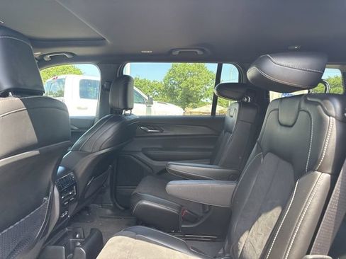 Used 2023 Jeep Grand Cherokee L Laredo AWD/4WD image 12