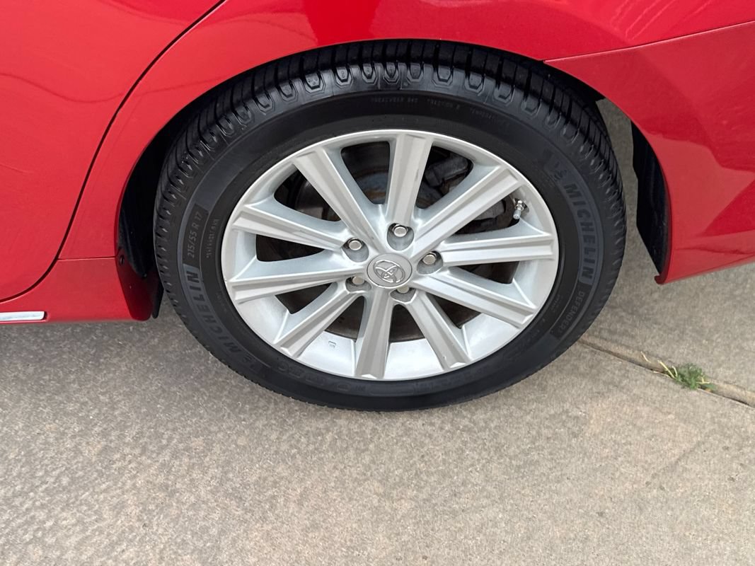 Used 2013 Toyota Camry XLE FWD image 12