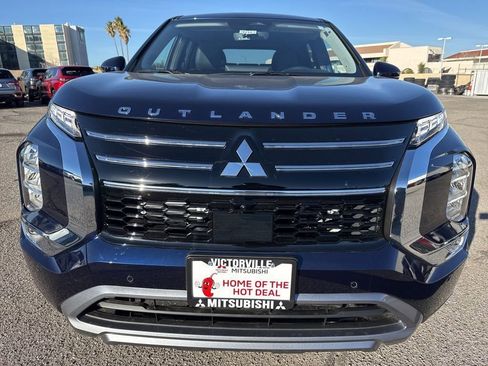 New 2026 Mitsubishi Outlander SE image 2