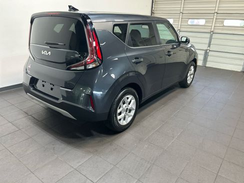Used 2025 Kia Soul LX w/ LX Technology Package FWD image 3