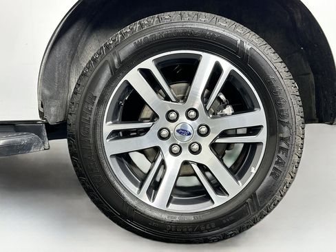 Used 2024 Ford Expedition Limited image 11