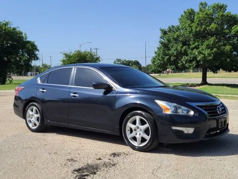 Used 2015 Nissan Altima 2.5 S w/ Power Driver Seat Package FWD image 2