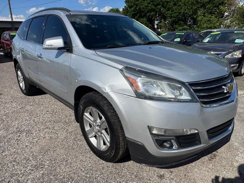 Used 2014 Chevrolet Traverse LT image 2