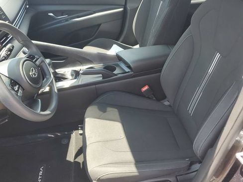 Used 2022 Hyundai Elantra SEL w/ Preferred Accessory Package FWD image 16