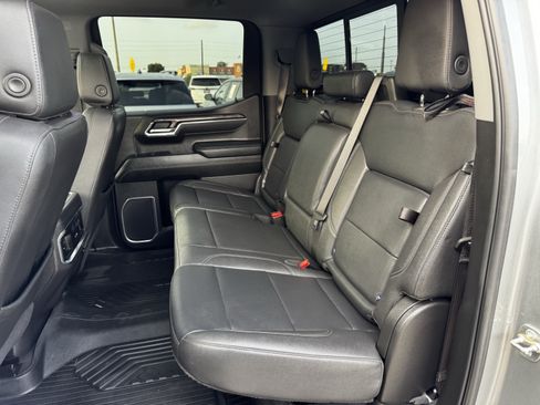 Used 2025 Chevrolet Silverado 1500 LTZ AWD/4WD image 30
