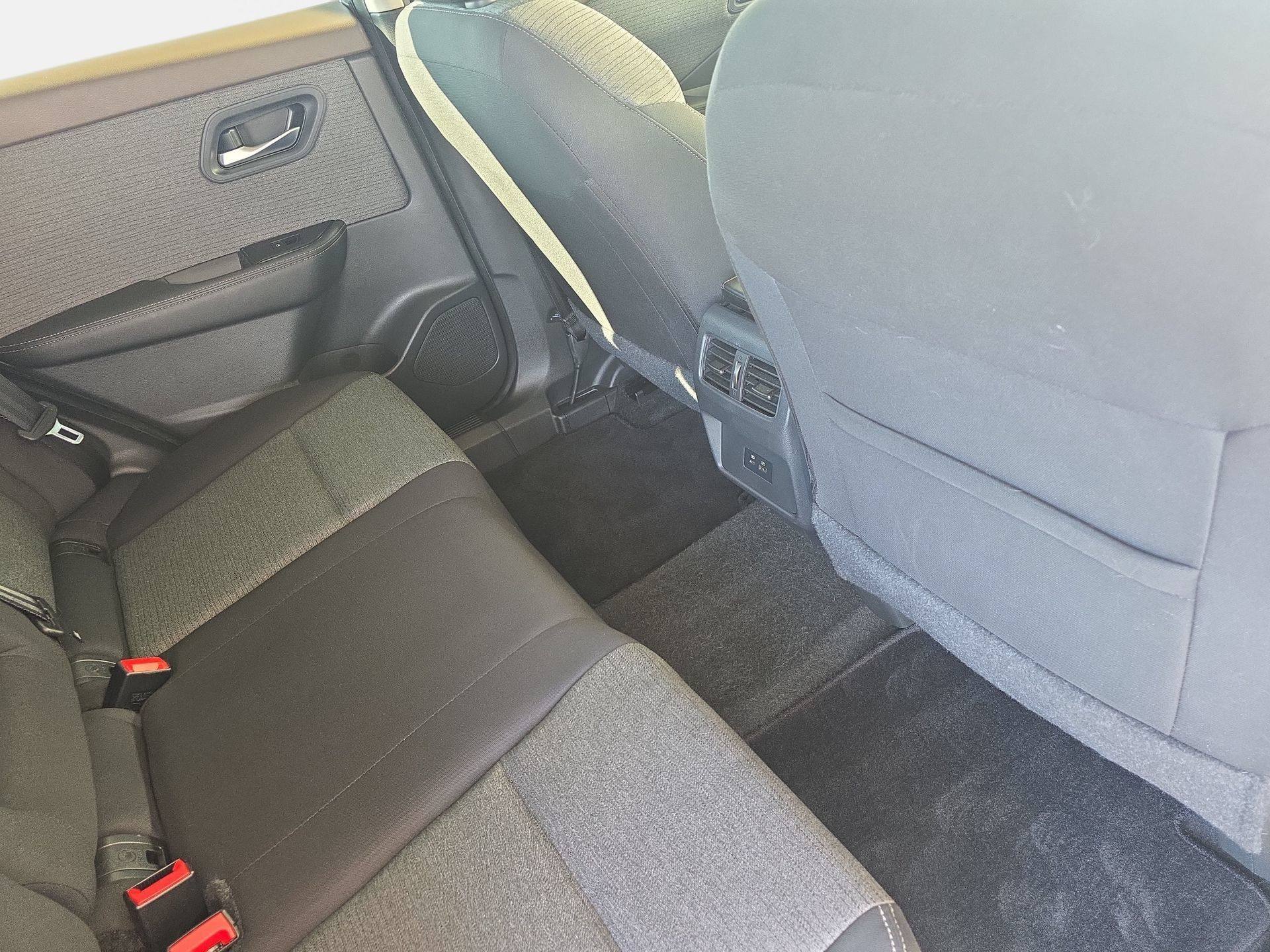 Used 2023 Nissan Rogue SV FWD image 11