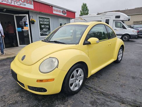 Used 2007 Volkswagen Beetle Coupe w/ Package 1 FWD image 2