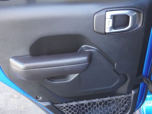 Used 2021 Jeep Gladiator Willys image 22