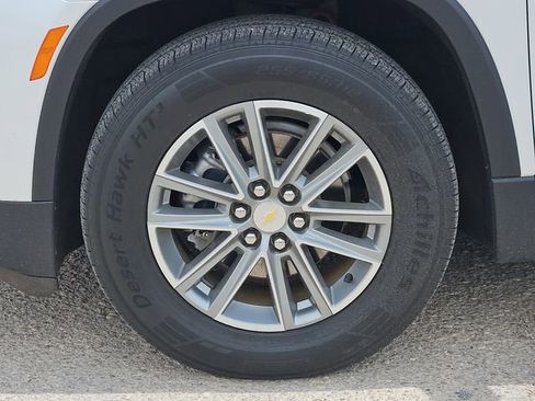 Used 2023 Chevrolet Traverse LT AWD/4WD image 9
