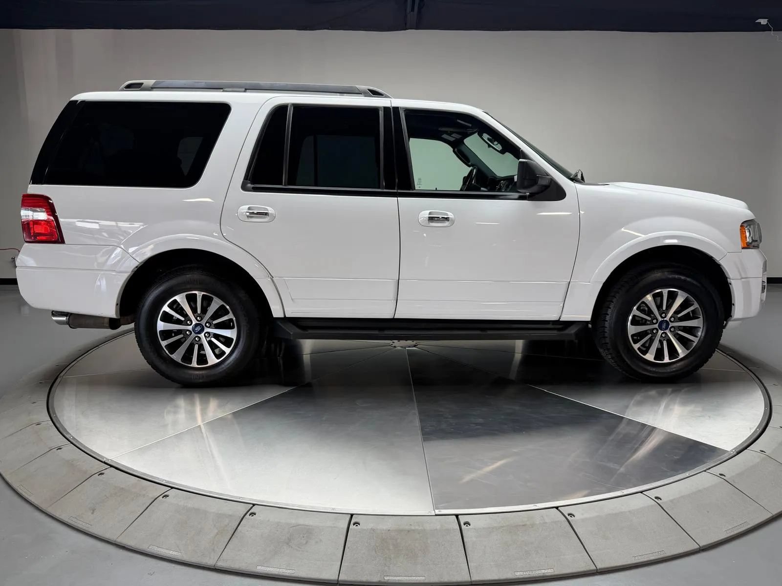 Used 2017 Ford Expedition 4WD image 6
