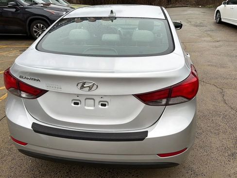 Used 2015 Hyundai Elantra SE image 5