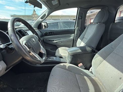 Used 2015 Toyota Tacoma PreRunner w/ Convenience Package RWD image 4