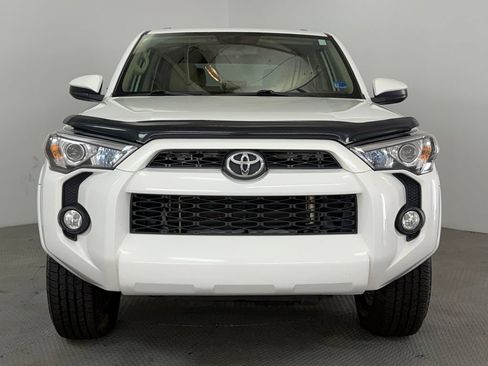 Used 2015 Toyota 4Runner SR5 AWD/4WD image 2