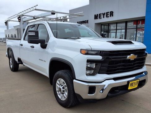 Used 2025 Chevrolet Silverado 2500 W/T w/ WT/CX Safety Package AWD/4WD image 2