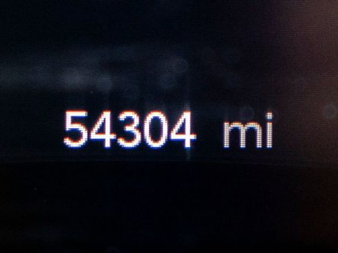 Used 2024 Chrysler Pacifica Touring-L image 16