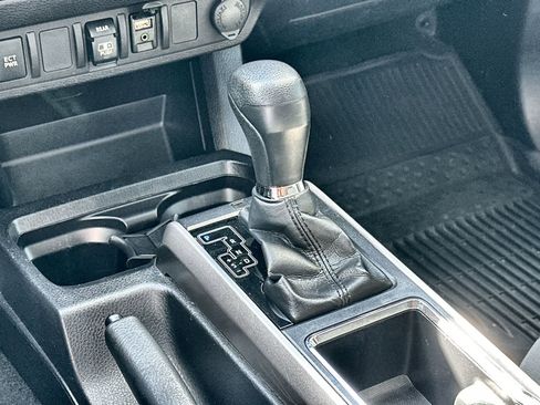 Used 2018 Toyota Tacoma SR5 image 17