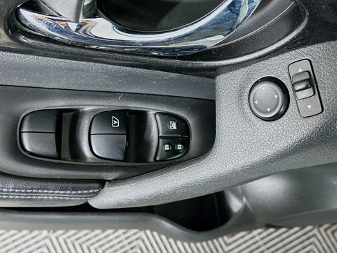 Used 2017 Nissan Rogue S image 15