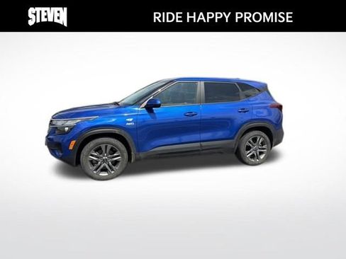 Used 2023 Kia Seltos LX AWD/4WD image 2