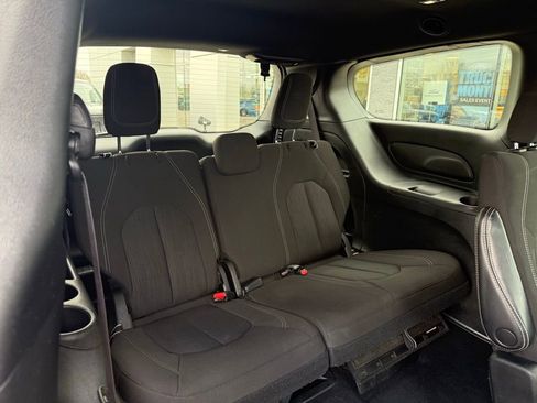 Used 2022 Chrysler Pacifica Touring FWD image 31
