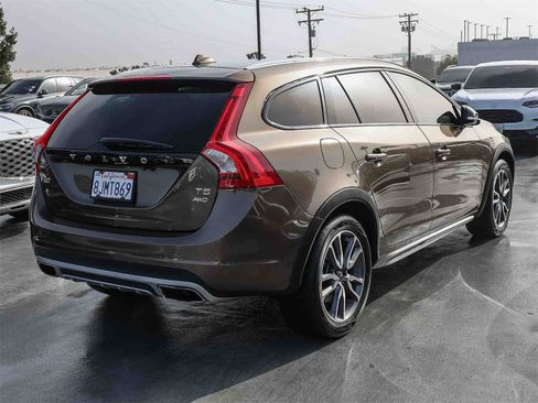 Used 2018 Volvo V60 T5 Cross Country image 6