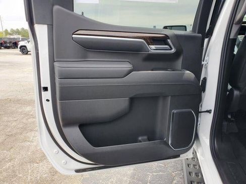 New 2026 GMC Sierra 1500 SLE w/ X31 Off-Road Package AWD/4WD image 13
