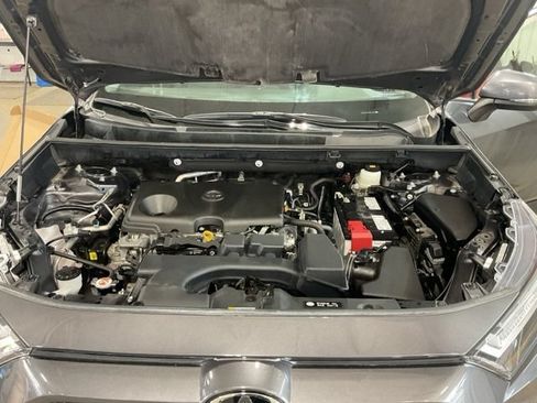 Used 2025 Toyota RAV4 XLE AWD/4WD image 28