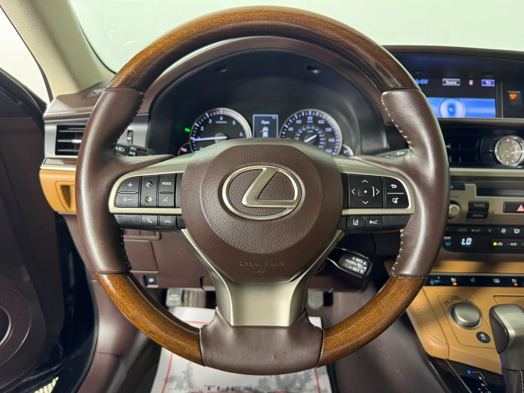 Used 2016 Lexus ES 350 w/ Luxury Package w/Wood Trim FWD image 13